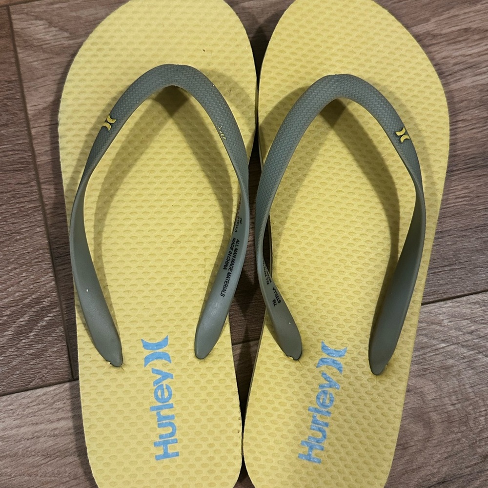 Hurley Yellow Flip Flops with Gray Straps Size 7M